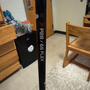 Intermediate Bauer Vapor Flylite Right Handed Hockey Stick P28 65 Flex (New)