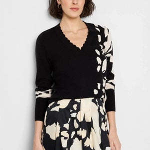 NIC+ZOE Evening Petal Sweater Women's Medium Black Scalloped V-Neck Cozy DAB52