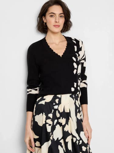 NIC+ZOE Evening Petal Sweater Women's Medium Black Scalloped V-Neck Cozy DAB52
