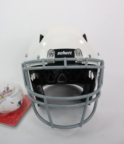 Schutt Vengeance A11 2.0 Youth XL Football Helmet White NEW Read INV#14