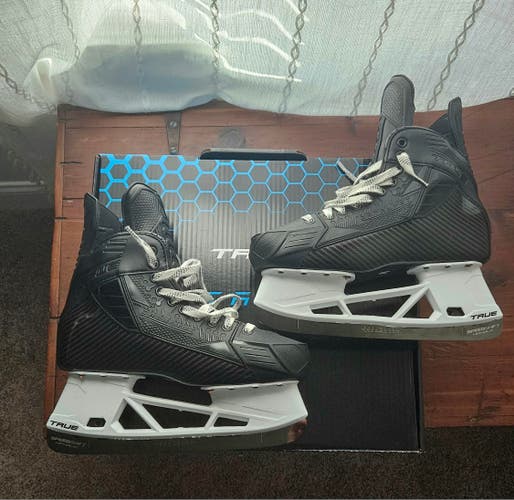 PRO-STOCK NEW True Cat. 5x4 Blackout Skates, senior 9.5
