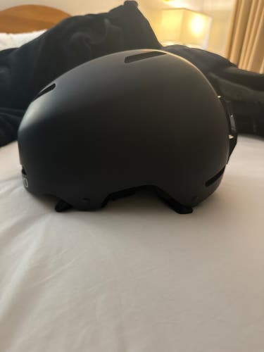 Unisex Medium Giro LEDGE Helmet (New)