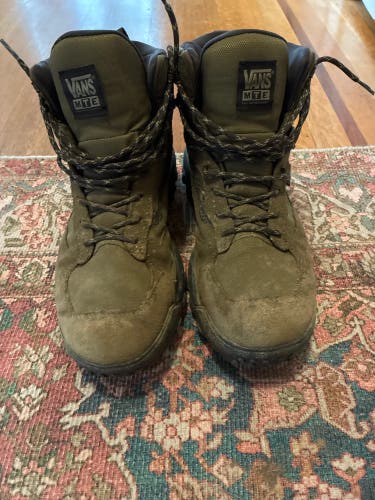 Men's Size M 11.5 (W 12.5) Adult Vans Boots (Used)