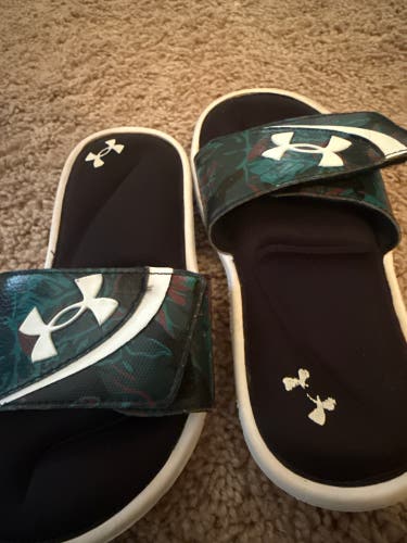 Black Unisex 1Y (Big Kids / Youth) Youth Under Armour Sandals (Used)