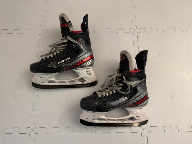 Bauer Vapor 2X Pro Hockey Skates, Size 6 Fit 2 (Used) with brand new blades/runners!