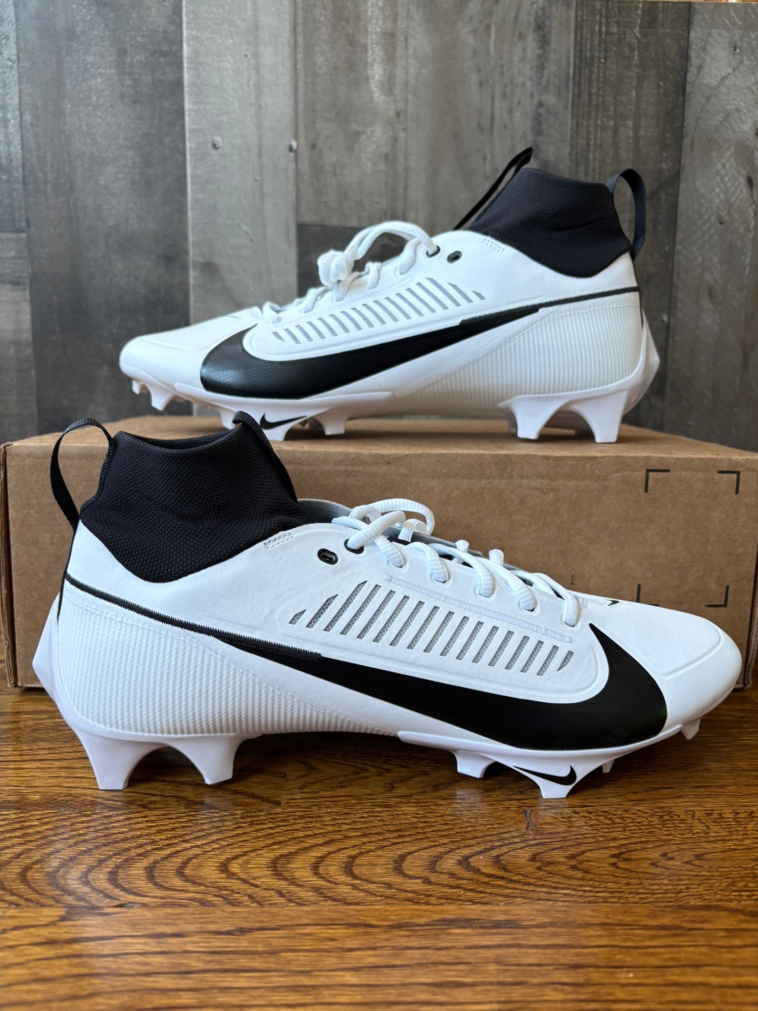 UA Highlight 2 MC Football Cleats White/ Silver Mens Size 9 