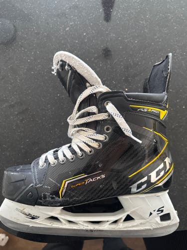 2020 CCM Super Tacks AS3 Pro Hockey Skates Regular Width 10.5 (Used)