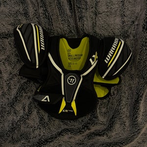 Small / Medium Youth Warrior ALPHA LX PRO Shoulder Pads (Used)