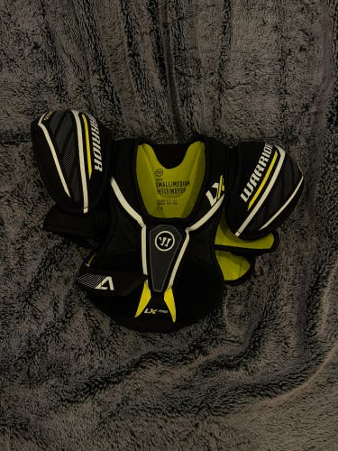 Small / Medium Youth Warrior ALPHA LX PRO Shoulder Pads (Used)