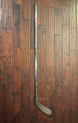 Intermediate Bauer Vapor Flylite Left Hand Hockey Stick P28 65 Flex (New)