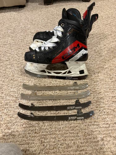 2023 CCM JetSpeed FT6 Pro Hockey Skates Regular Width Size 4 (Used)
