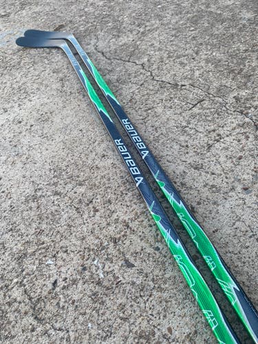 2 BAUER VAPOR Flylite Pro Stock Hockey Stick Grip P92M 77 Flex Left 7289