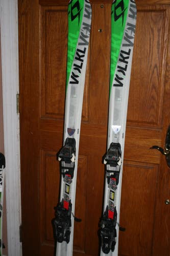 All Mountain 165 cm VOLKL Skis With Marker Adustable Bindings
