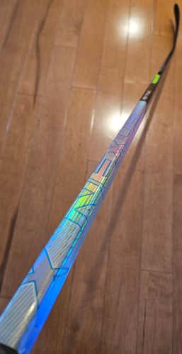 Senior Bauer Nexus Tracer Right Handed Hockey Stick P28 77 Flex (Used)