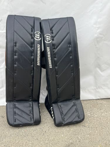 28” +1 junior Warrior Ritual G4 Goalie Leg Pads (Used)