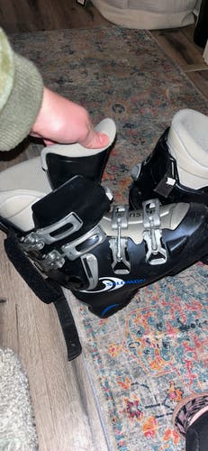 Mondo 26 & 26.5 Unisex Salomon Ski Boots (Used)