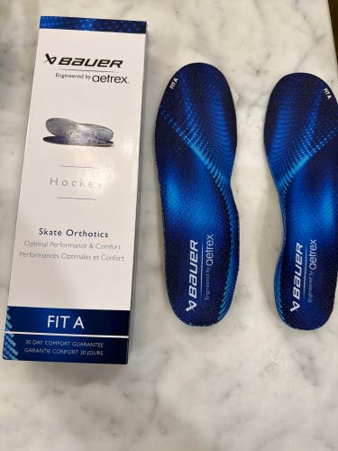 Black 2024 Bauer Supreme Shadow Hockey Skates Regular Width 8.5 (New)