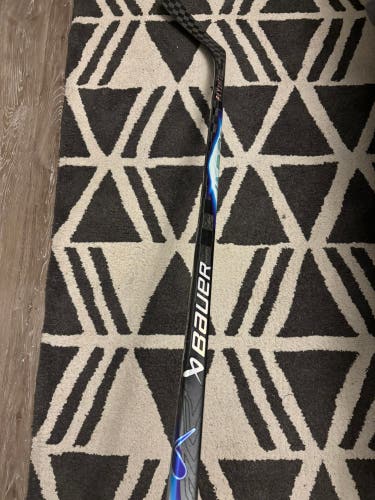 Senior Bauer Vapor Flylite Left Hand Hockey Stick P92 77 Flex (Used)