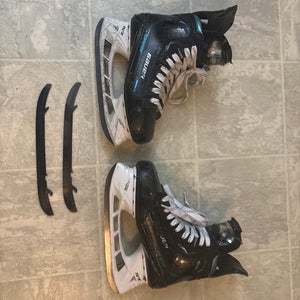 Blue Bauer Hockey Skates Regular Width 6.5 (Used)