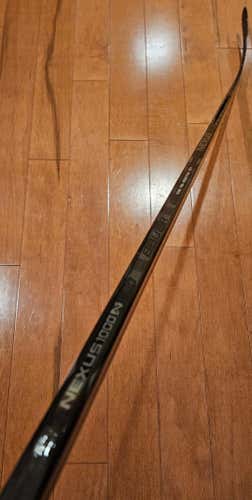 Senior Bauer Nexus 1000 Right Handed Hockey Stick P88 Kane 87 Flex Lie 6 (Used)