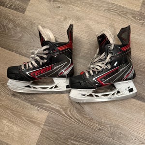 Black CCM JetSpeed FT490 Hockey Skates Regular Width Size 4.5 (Used)