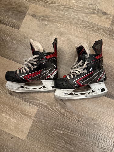 Black CCM JetSpeed FT490 Hockey Skates Regular Width Size 4.5 (Used)