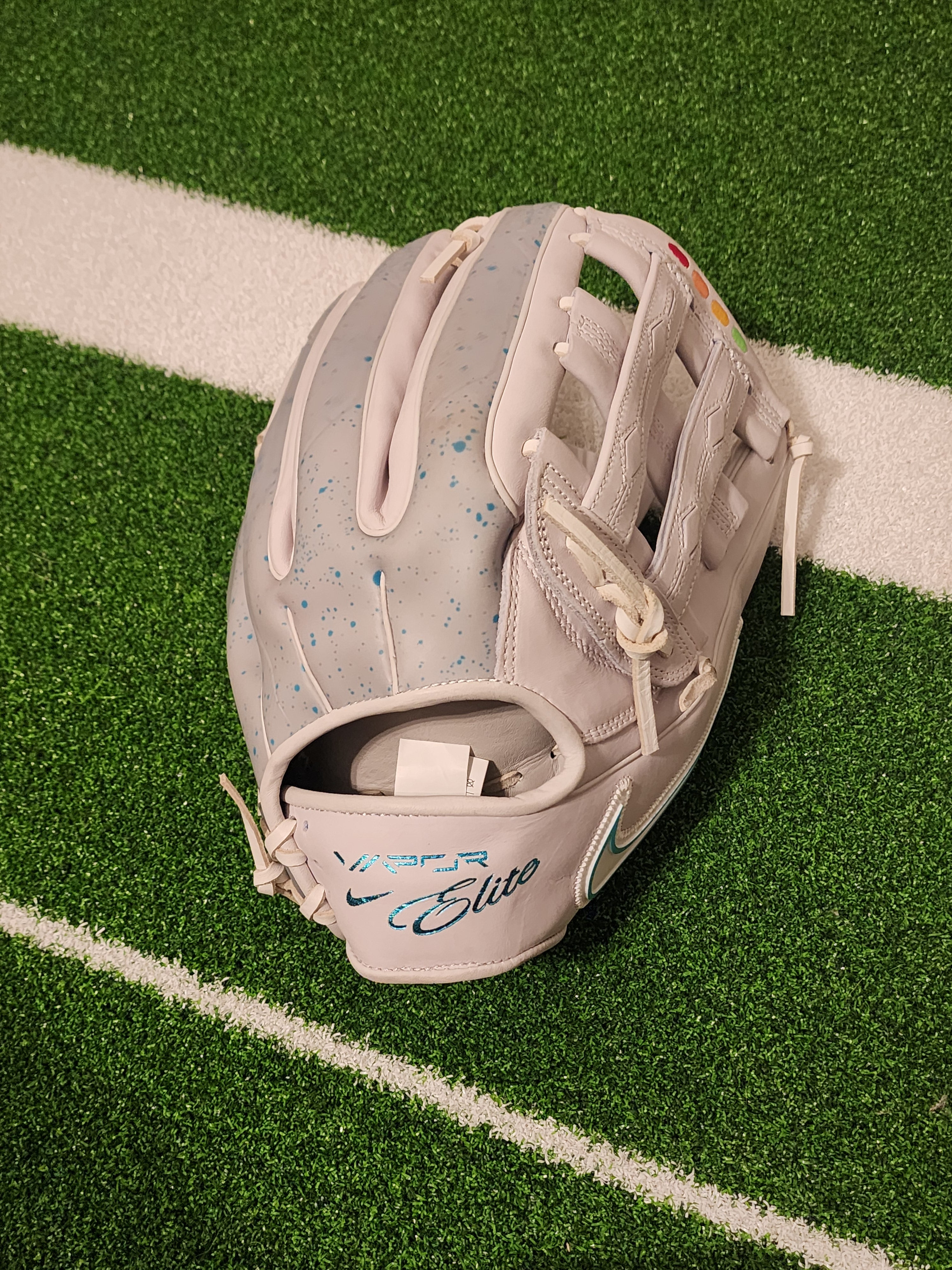 nike mens softball glove