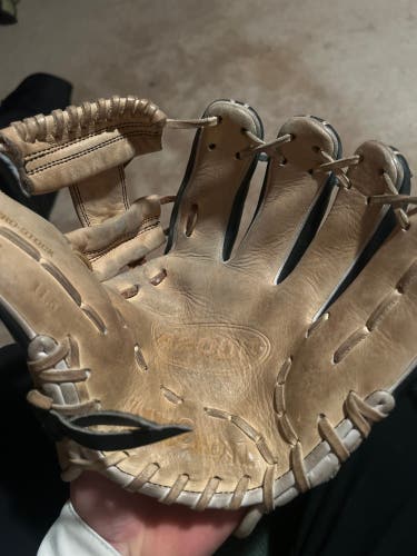 Wilson A2000 1786 RH Infield Baseball Glove 11.5" (Used)