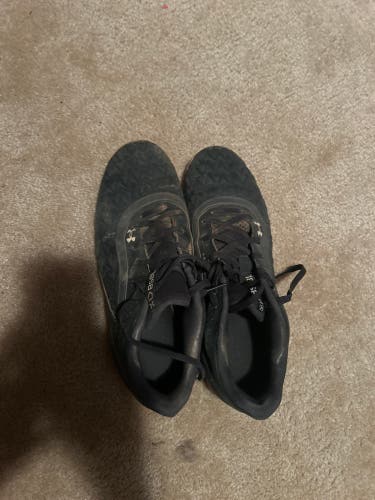 Black Men's Size M 10.0 (W 11.0) Adult Under Armour Molded Cleats Cleats (Used)