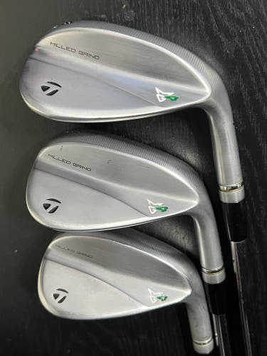Taylormade Milled Grind 4 RAW Wedge Set 50, 54, 58 TT AMT R300 Shaft MCC Grip