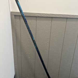 Junior CCM Vizion 2 Right Handed Hockey Stick P28 50 Flex Uncut (Used)
