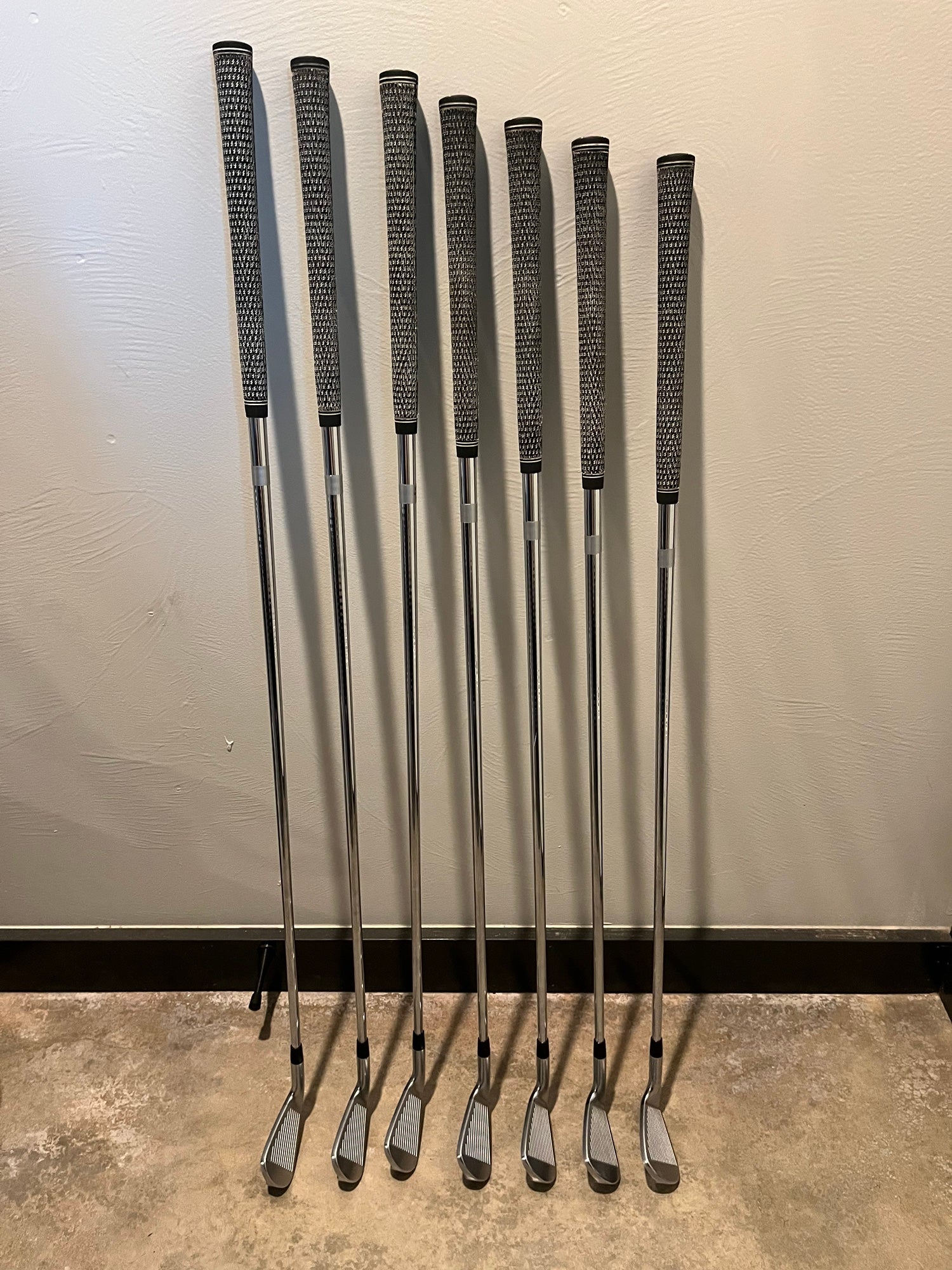 Men's 2022 Srixon ZX5 Right Handed Iron Set Stiff Flex Steel Shaft