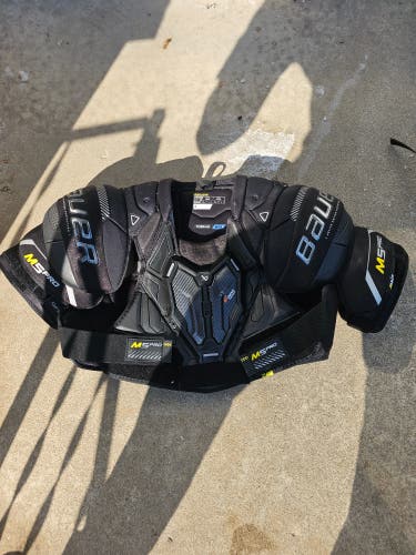 XL Senior Bauer Supreme M5 Pro Shoulder Pads (Used)