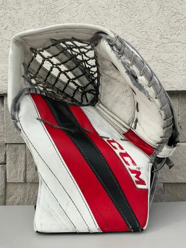 Cale Morris CCM EFlex 5 Glove Icehogs Pro Stock (Used) 3570
