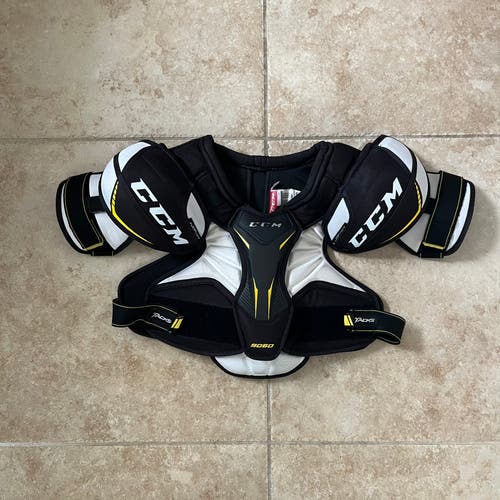 Large Junior CCM Tacks 9060 Shoulder Pads (Used)