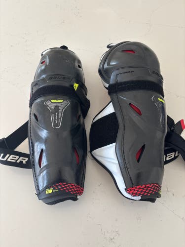 Intermediate Bauer Vapor Hyperlite 13" Shin Pads (Used)