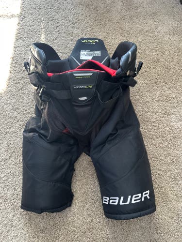Senior Medium Bauer Vapor Hyperlite Hockey Pants (Barely Used)