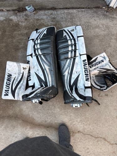 32" Vaughn Velocity V5 Regular Goalie Full Set (Used)