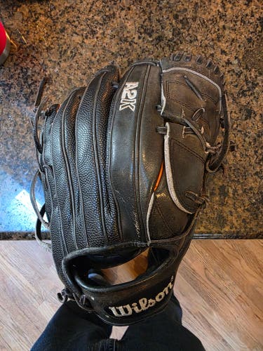 Wilson RH Pitcher's Baseball Glove 12"