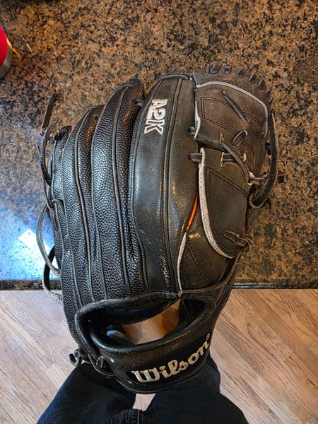 Wilson RH Pitcher's Baseball Glove 12"