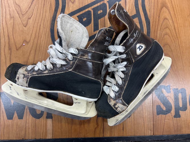 Daoust Super 99  Wayne Gretzky Edition skates Size 4-used