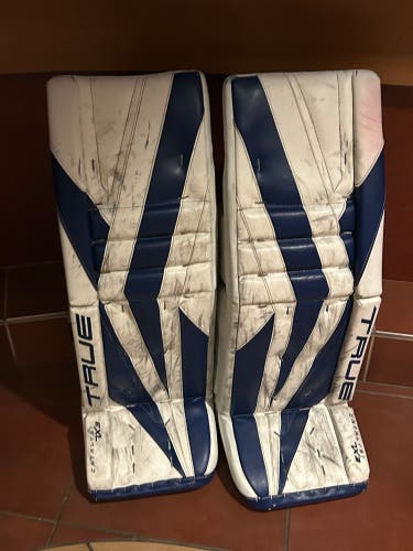 35" 2025 True Catalyst 7X3 Goalie Leg Pads (Used)
