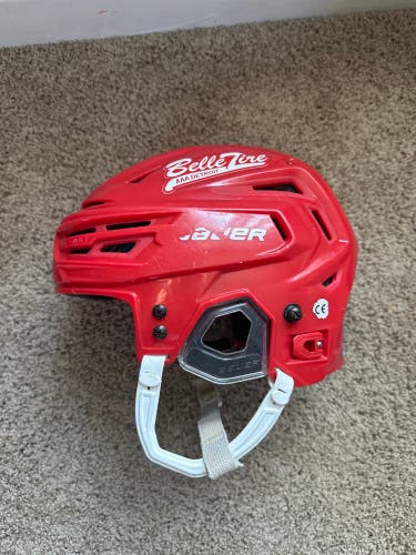 Belle Tire Medium Bauer Re-Akt 150 Helmet (Used)