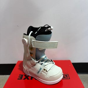 DEELUXE D.N.A. Snowboard Boots – US Size 3.0 (Mondopoint 21.5) – New