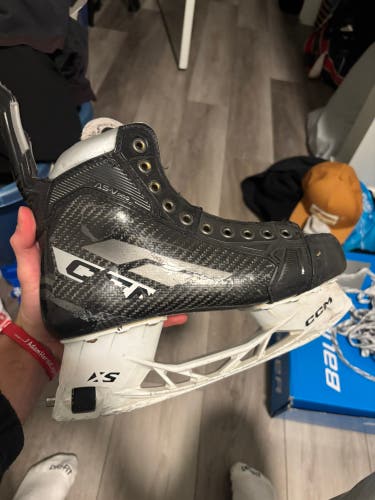 2022 CCM AS-V Pro Hockey Skates Regular Width 8.5 (Used)