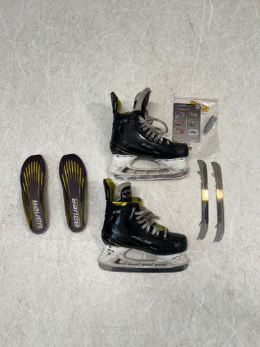 Bauer Supreme M4 Hockey Skates Size 5.5 (Used)