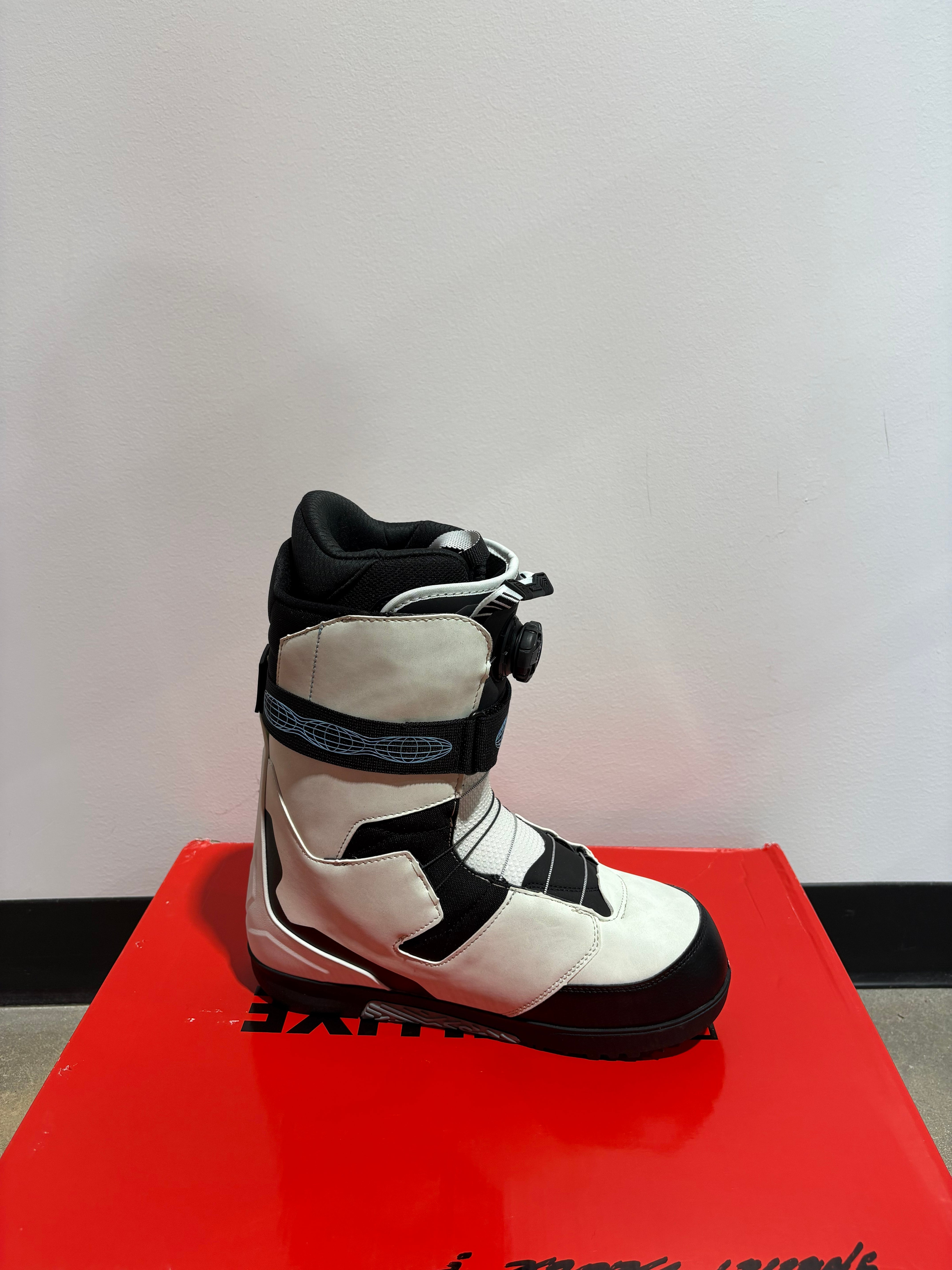 Deeluxe Deemon L3 BOA Snowboard Boots | New and Used on SidelineSwap