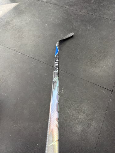 Intermediate Bauer Vapor Flylite Right Handed Hockey Stick P92 55 Flex (Used)