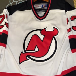 New Jersey Devils white Scott Gomez jersey signed Used)