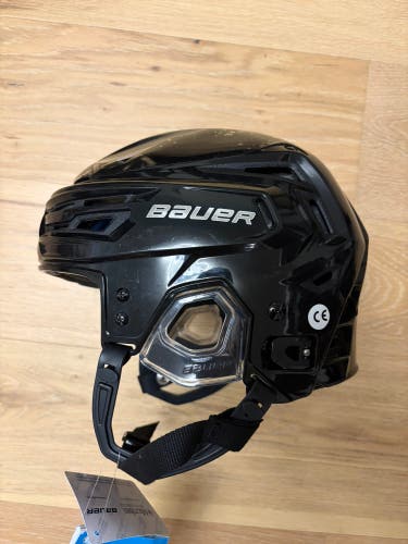 Small Bauer Re-Akt 150 Helmet (New)
